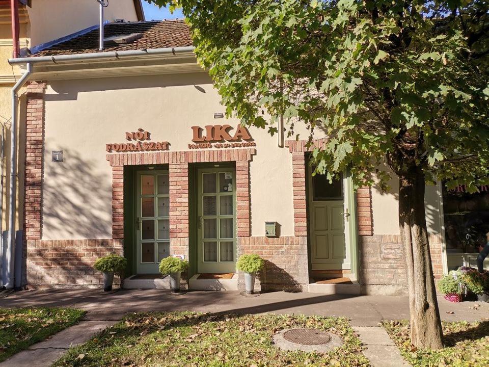 Lika Panzio Gyula Hotel Exterior photo